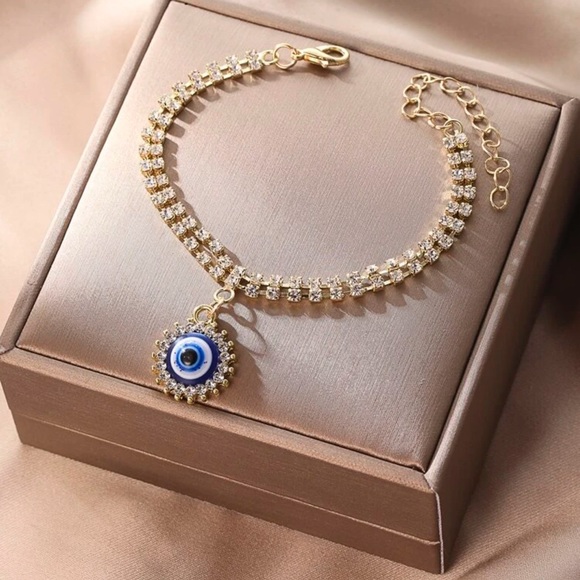 Topshop Accessories - Eve eye bracelet